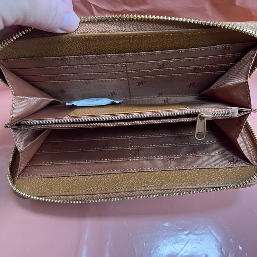 KENNETH COLE Never Used Tan Pebbled Genuine Leather Zip Around Wallet - Picture 5 of 7